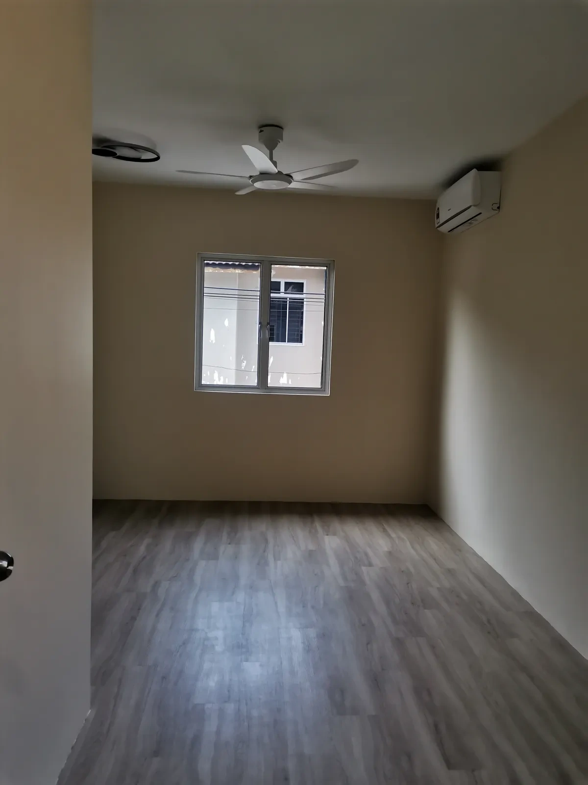 30-Year Old House Transformation - Seamless Spatial Flow - View 12